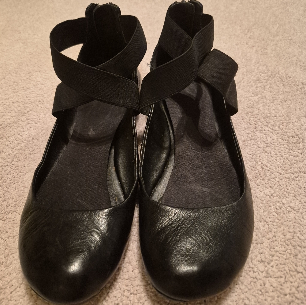 Kenneth Cole Reaction Pro Time Black Leather Ballet Flats 7 | Criss-Cross Strap